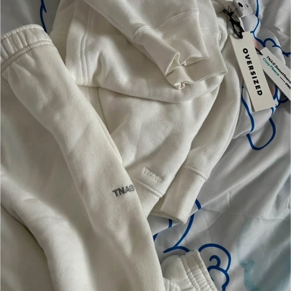 Aritzia TNA sweatset White Hoodie and Sweatpants Set - Picture 7 of 7